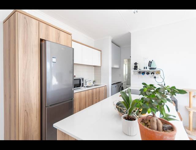 1 BEDROOM APARTMENT FOR SALE IN BURGUNDY ESTATE